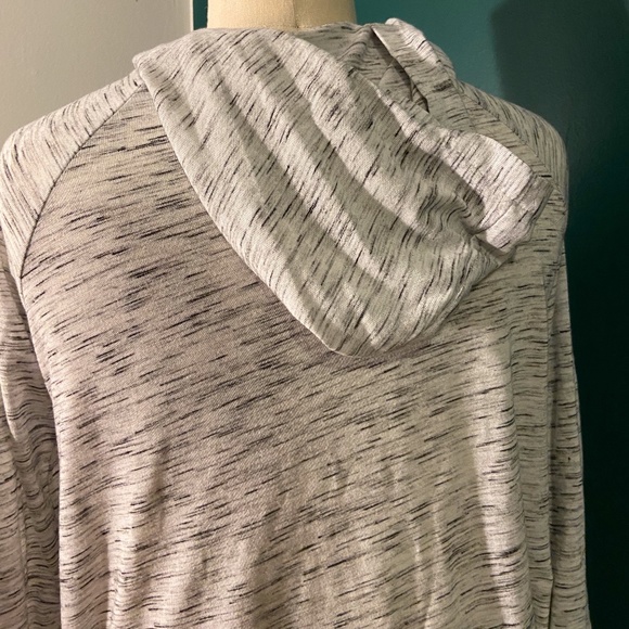 Long sleeved Wolfpack t-shirt with hoodie - Picture 3 of 4